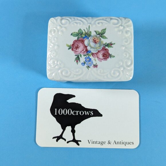 Floral porcelain trinket box, romantic jewelry storage box - Picture 7 of 7